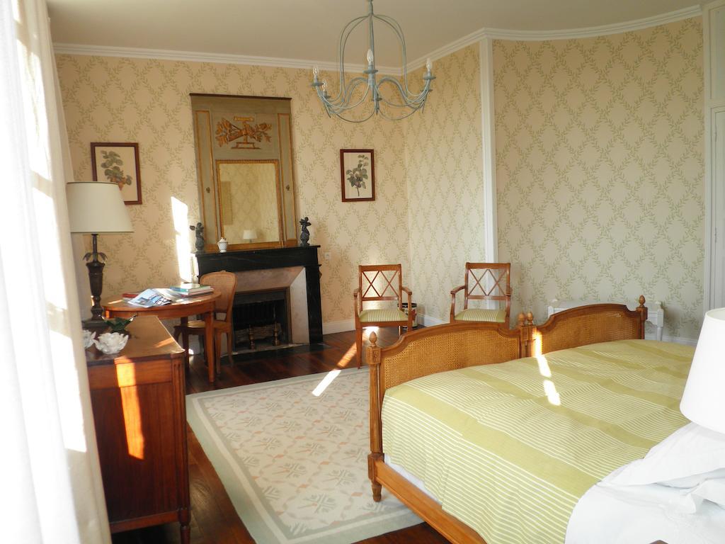 Chateau De La Marronniere Aizenay Room photo